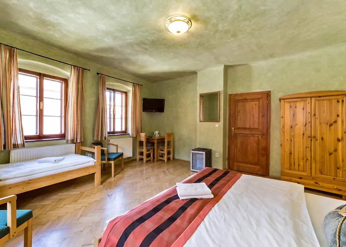 Casa de hóspedes U Hada 3*